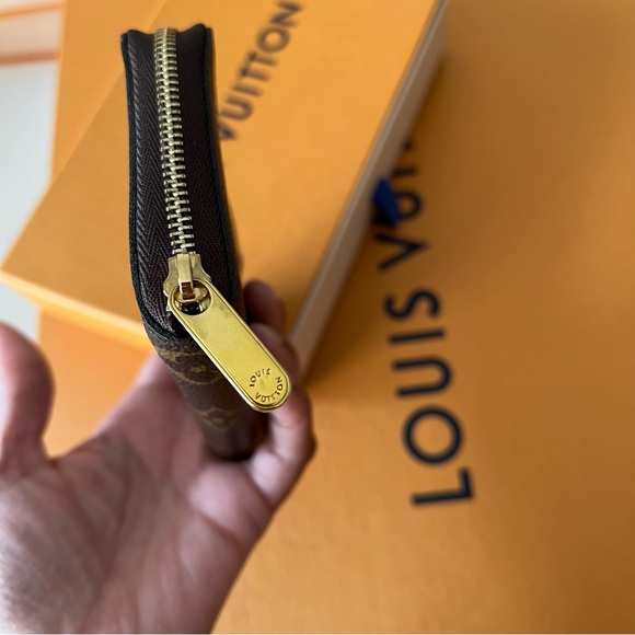 Authentic Louis Vuitton Zippy Coin Purse Monogram - Picture 2 of 10